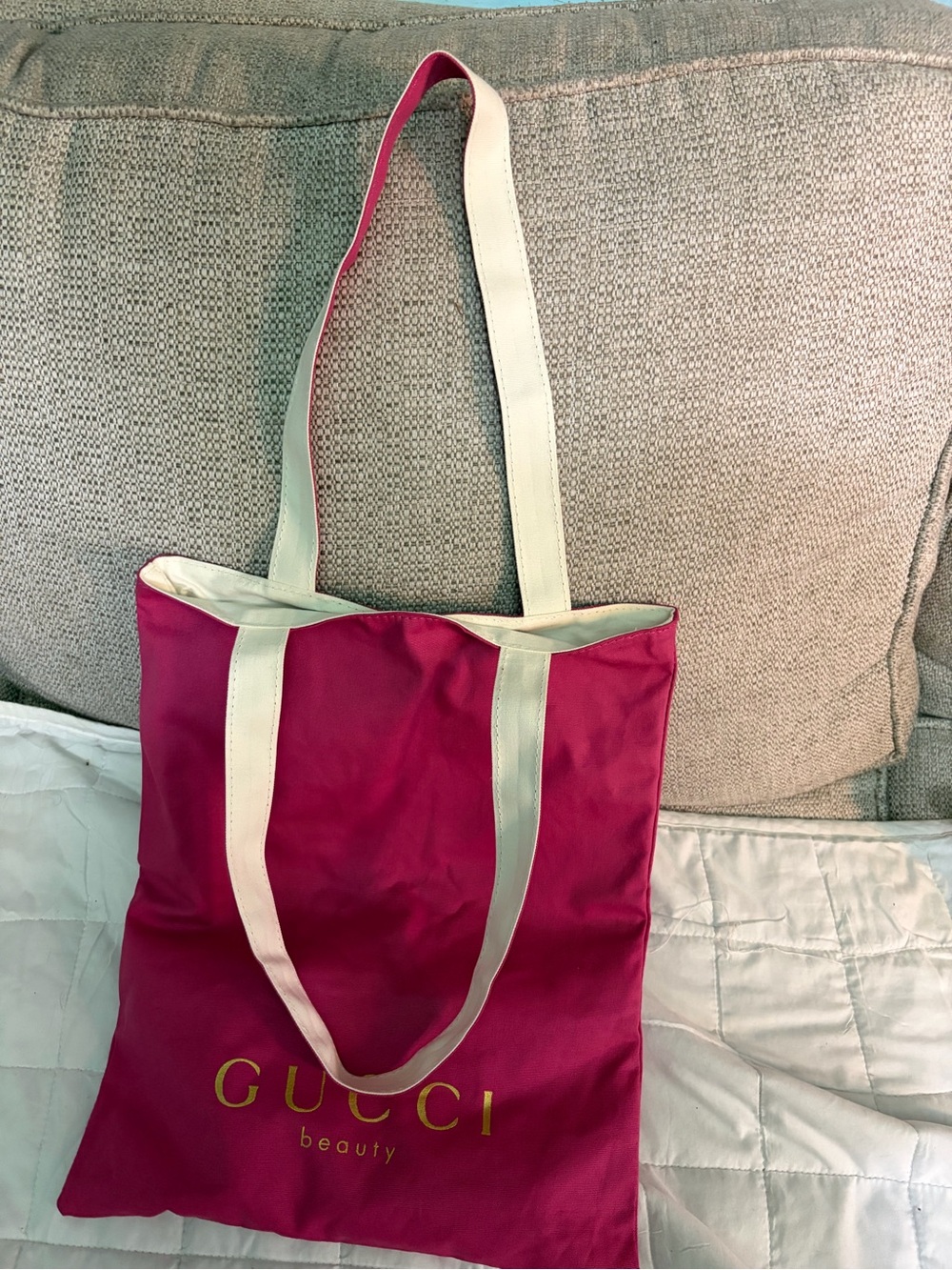 Magenta Gucci Beauty Canvas Tote with Gold Logo - Picture 2 of 9